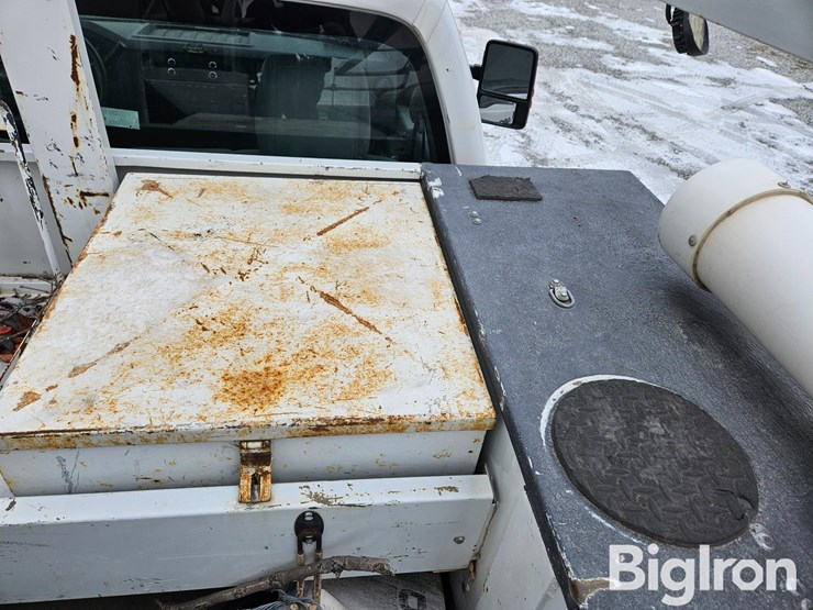 2015-ford-f550-xl-image-15