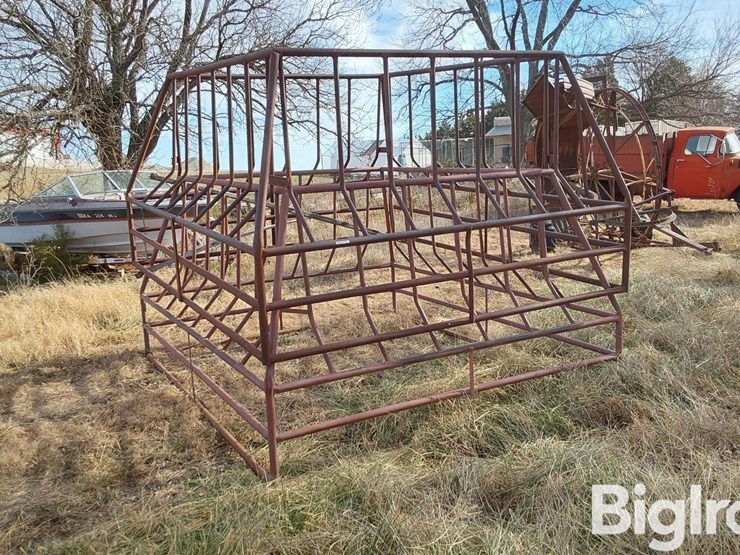 square-8-1/2'-x-9-1/2'-bale-feeders-image-3