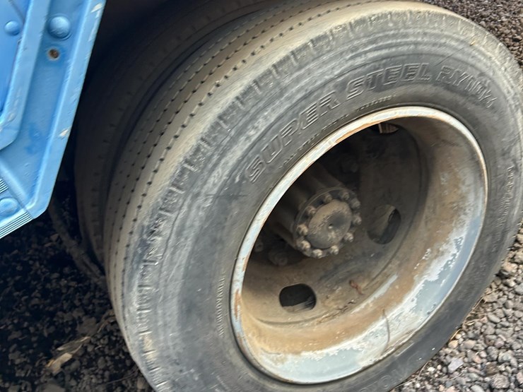 2015-volvo-f6-image-41