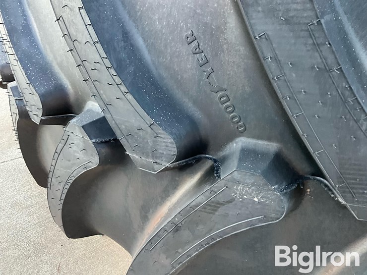 2025-john-deere-600r-image-16