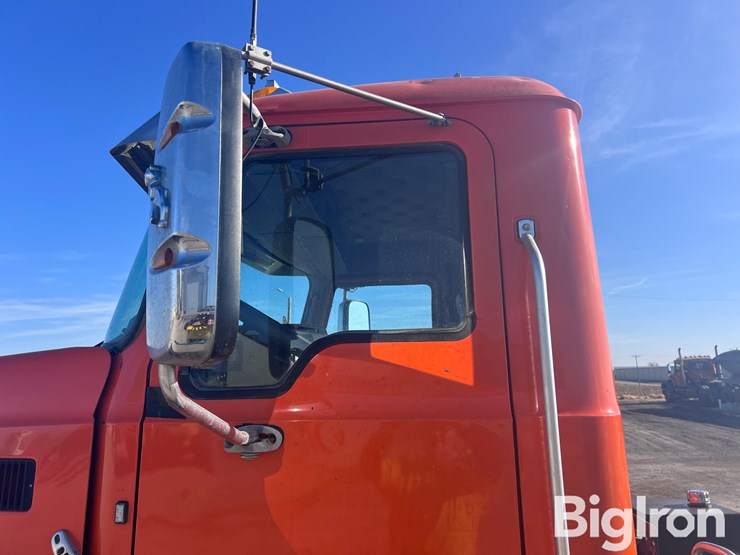 2016-mack-pinnacle-chu613-image-9