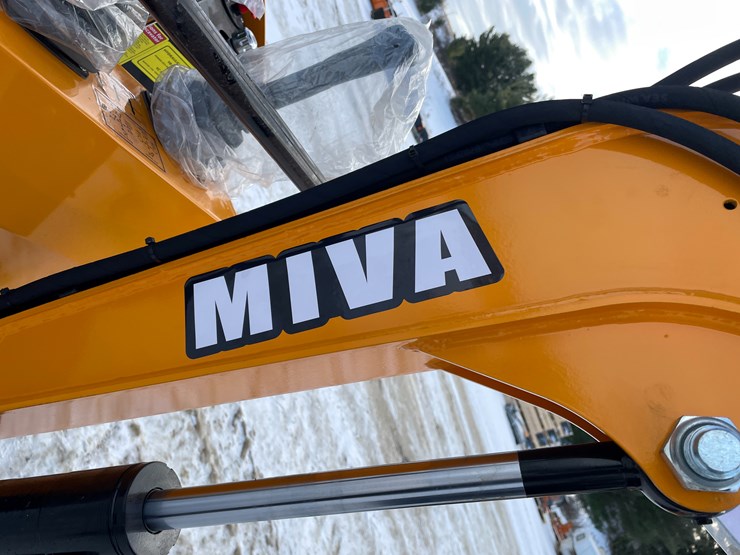 #204-•-miva-va13-mini-excavator-image-11