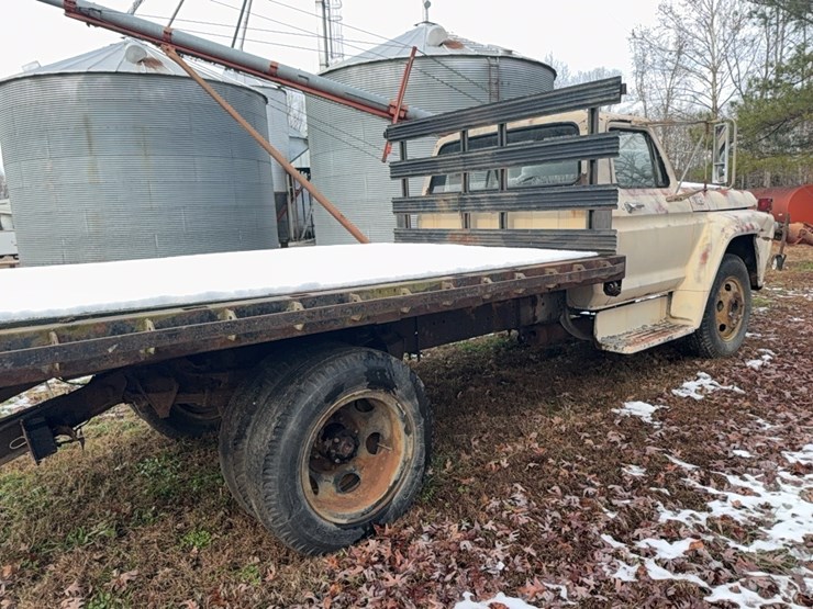 1977-ford-600-image-42