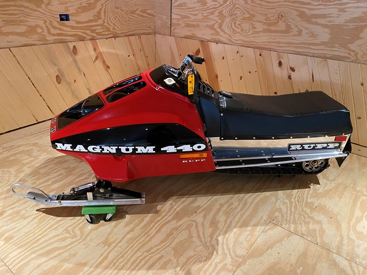 #3776-•-1976-rupp-magnum-440-snowmobile-image-2