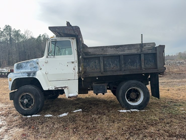 1982-ford-8000-image-21