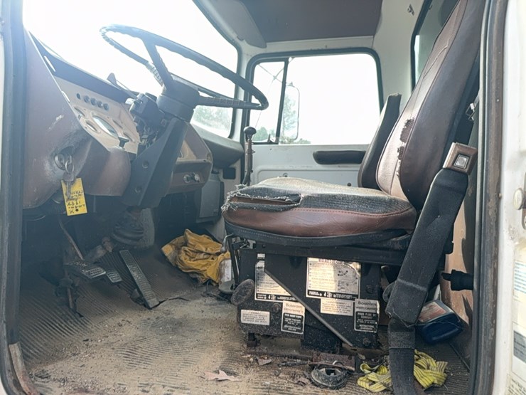 1982-ford-8000-image-41