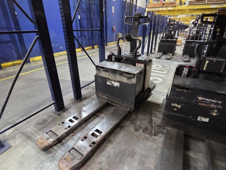 1998-crown-pe3520-60-image-2