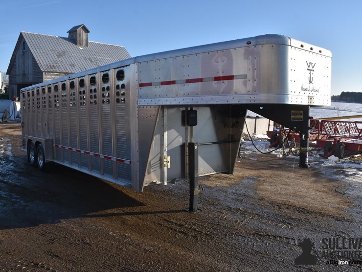 2025-wilson-livestock-trailer-image-3