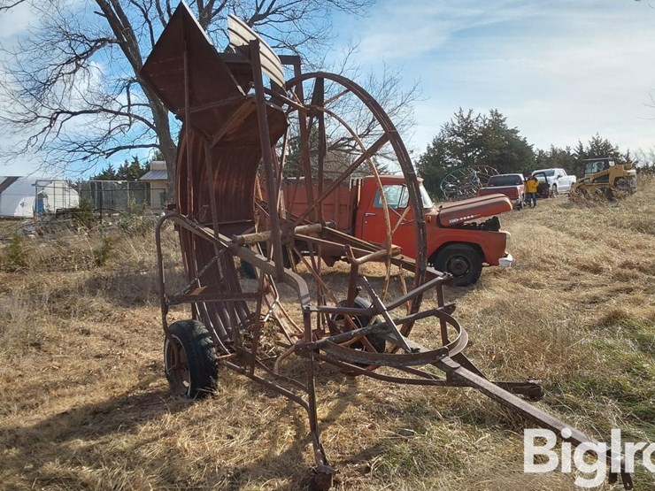 welch-ferris-wheel-bale-loader-image-3