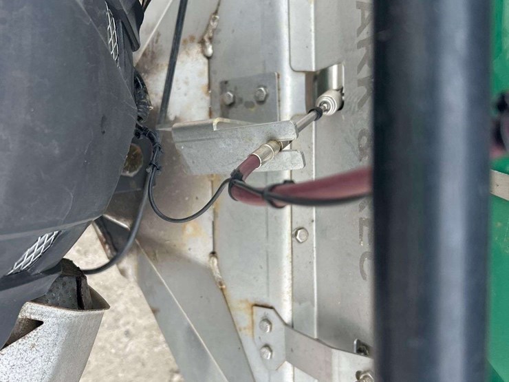 lesco-self-propelled-commercial-spreader-image-7