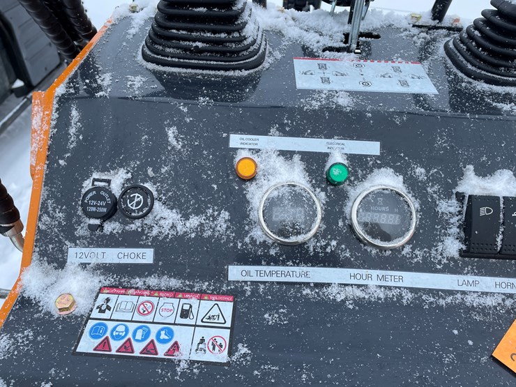 #307-•-new-land-hero-mini-skid-loader-image-19