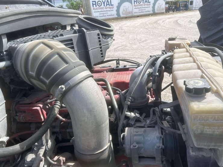 2016-peterbilt-579-image-17