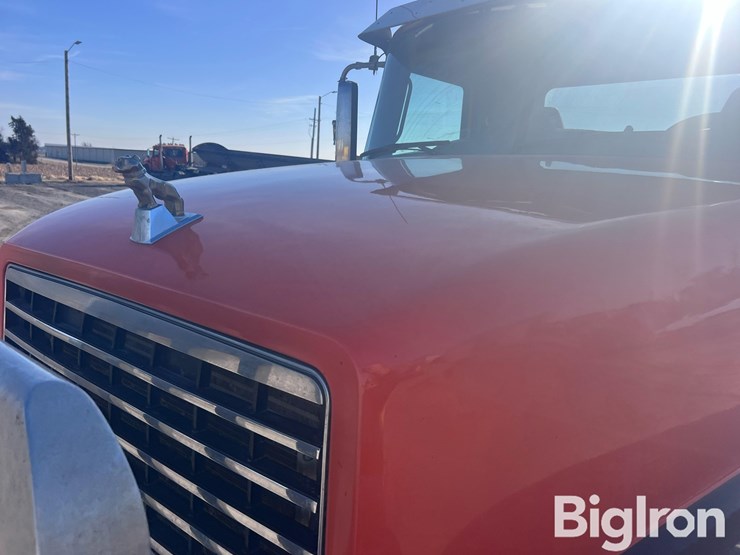 2016-mack-pinnacle-chu613-image-13