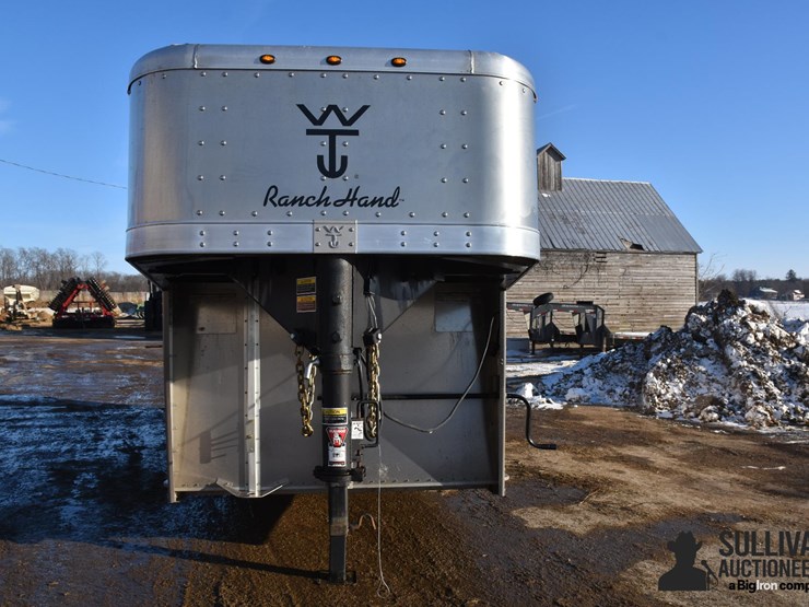 2025-wilson-livestock-trailer-image-2