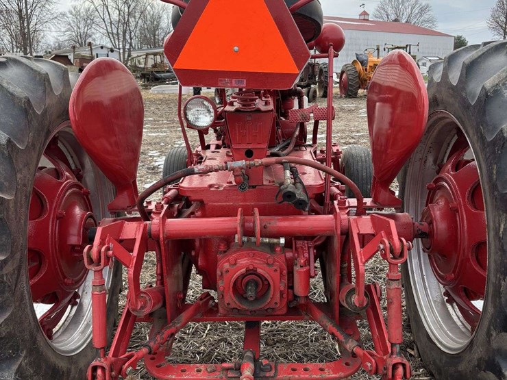 farmall-560-wide-front-image-48