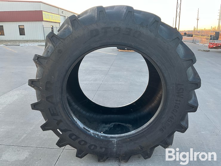 2025-goodyear-lsw-1100/45r46-tire-image-2