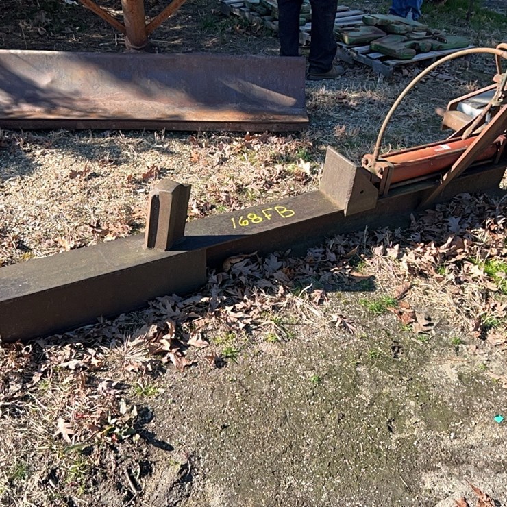 PRAIRE HYDRAULIC WOOD SPLITTER; 3 PT HITCH; LOCATED AT 7241 ROXBURY RD, CHARLES CITY, VA, PLEASE CALL 804.837.9940 OR 804.651.4404 WITH QUESTIONS
