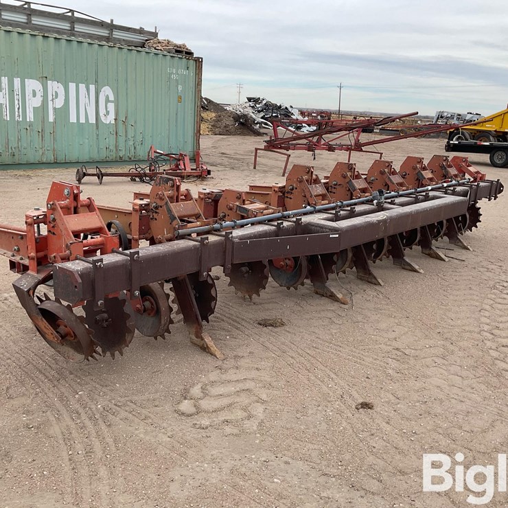 8 Row Strip Tiller/Cultivator