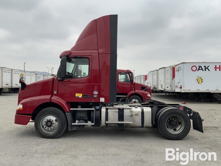 2017-volvo-vnm42t-s/a-truck-tractor-image-8