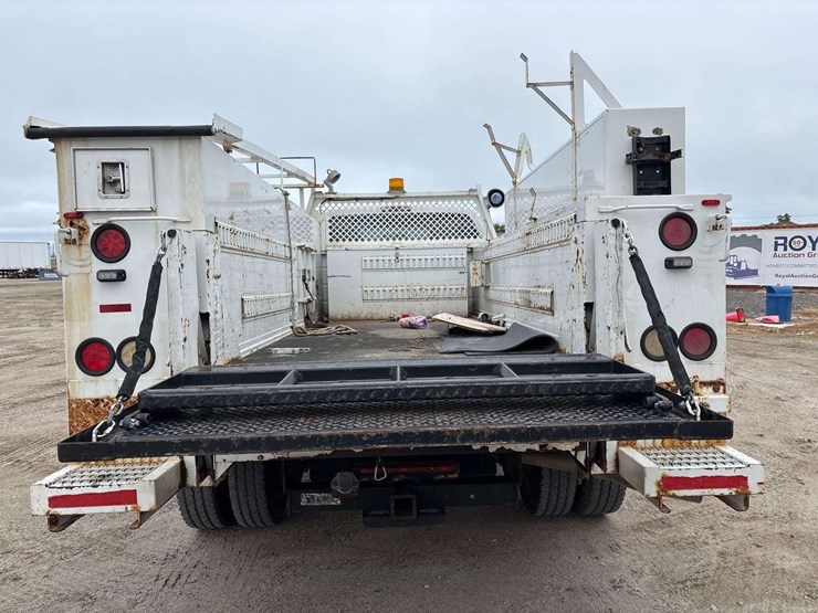 2012-ford-f550-image-24