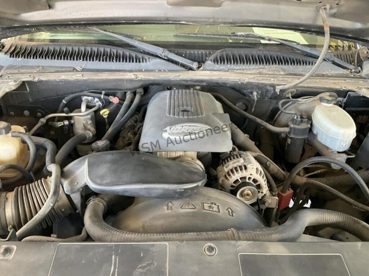 2004-chevrolet-silverado-1500-image-11