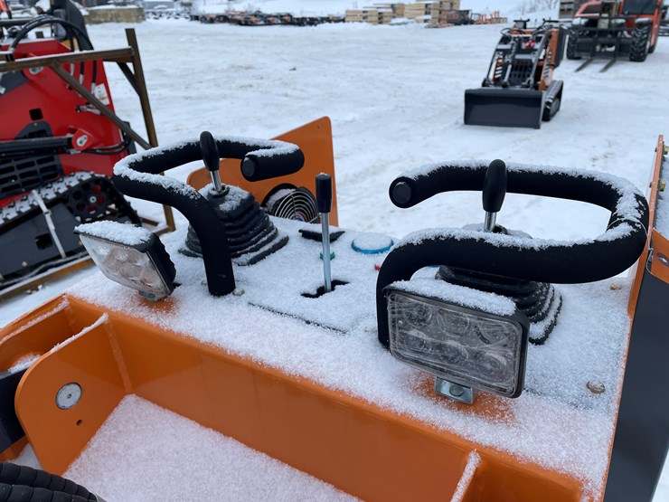 #309-•-new-land-hero-mini-skid-steer-loader-image-21