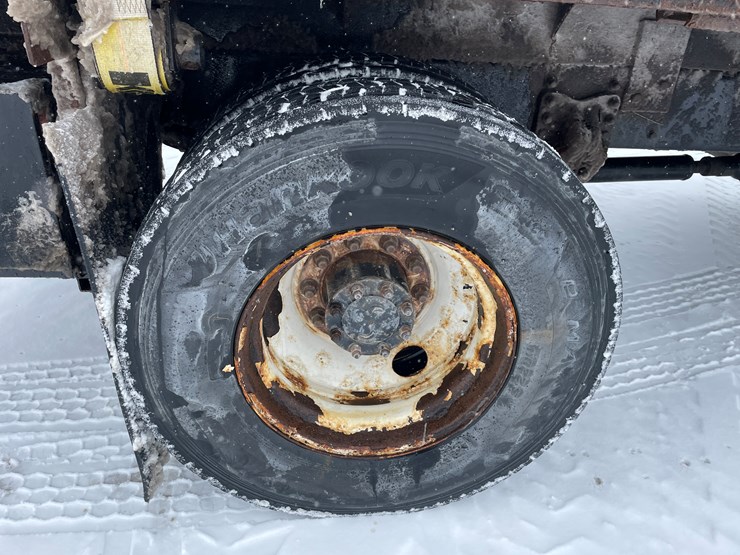 #400-•-2006-sterling-straight-truck-(has-wi-title)-image-95