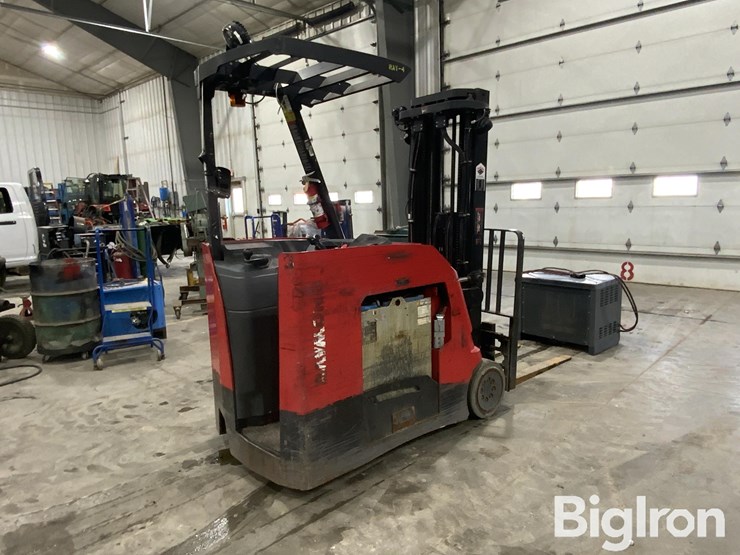 2018-raymond-425-c50tt-stand-on-electric-forklift-image-5