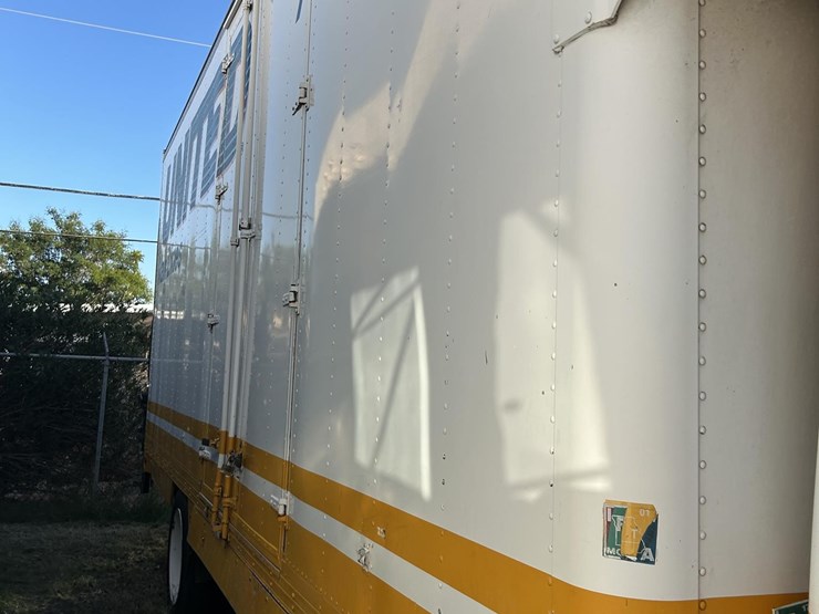 2001-international-4700-image-5