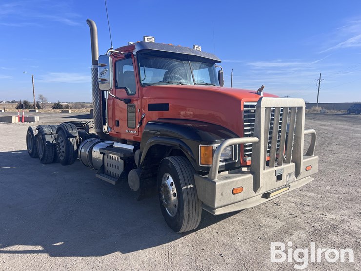 2016-mack-pinnacle-chu613-image-3