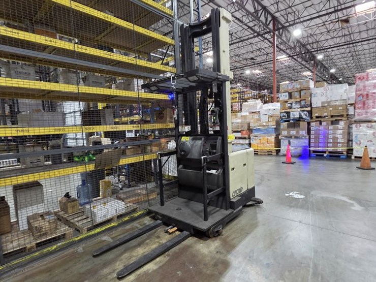 1998-crown-sp3020-30-image-1