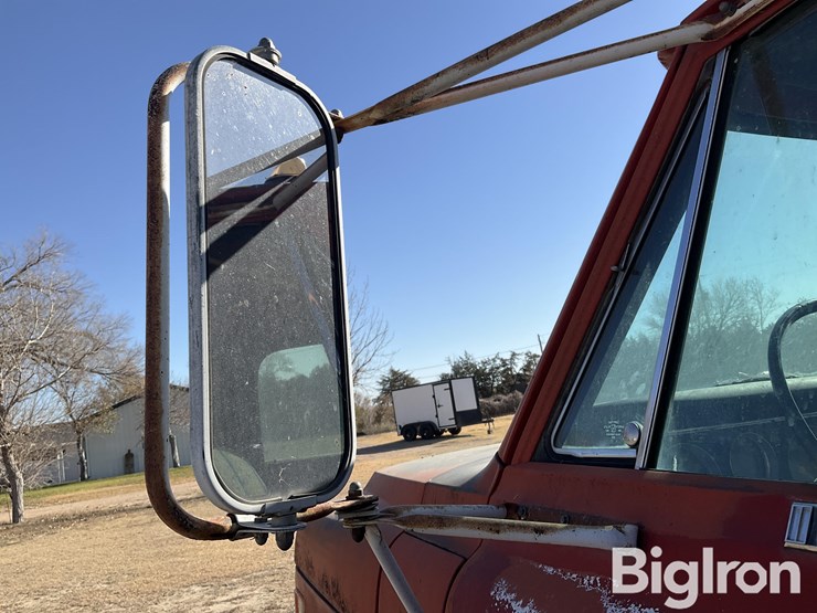 1970-gmc-5500-image-19