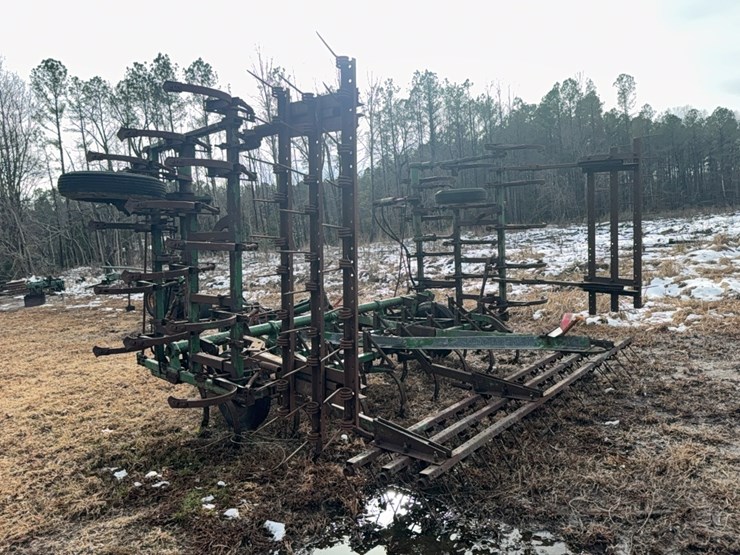 john-deere-pull-type-3-section-field-cultivator,-24';-located-at-7241-roxbury-rd,-charles-city,-va,-please-call-804.837.9940-or-804.651.4404-with-questions-image-28