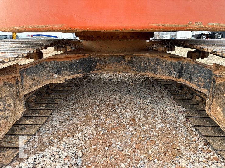 2012-hitachi-zx225us-lc-3-image-15