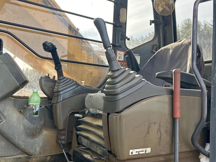 2002-deere-230c-lc-image-9