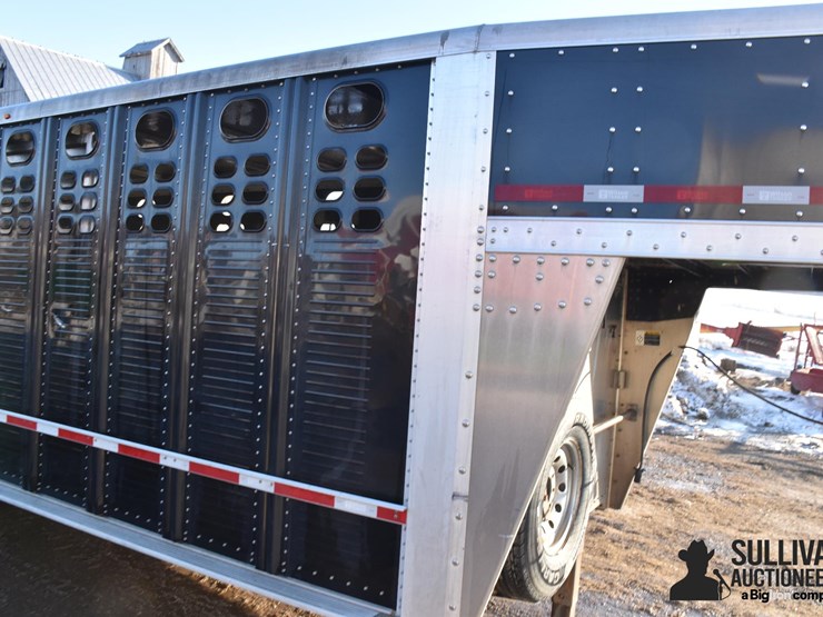 2020-wilson-livestock-trailer-image-15