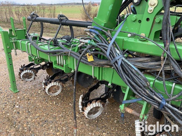 2015-john-deere-1725-image-12