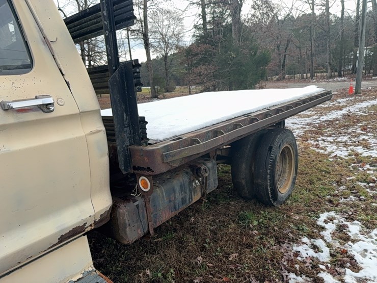 1977-ford-600-image-15