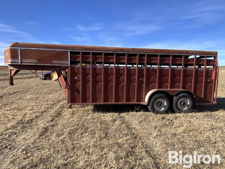 1990-titan-trailer-image-8