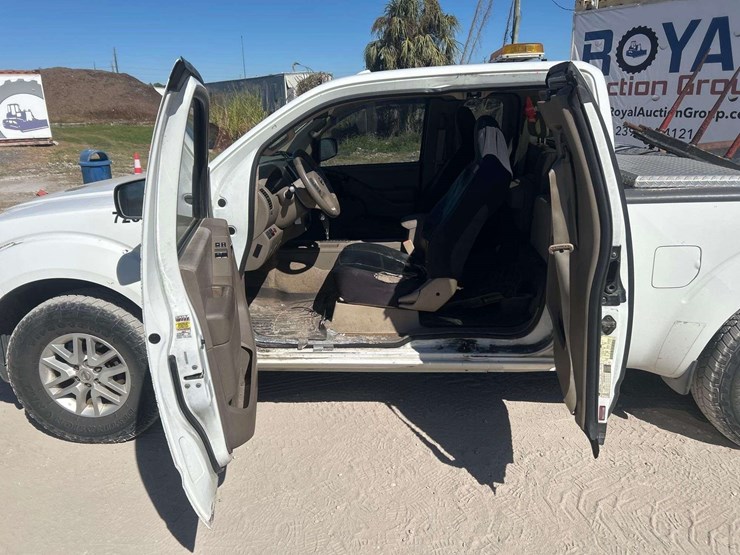 2015-nissan-frontier-image-19