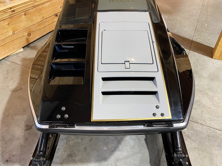 #3783-•-1980-kawasaki-440-invader-snowmobile-image-11