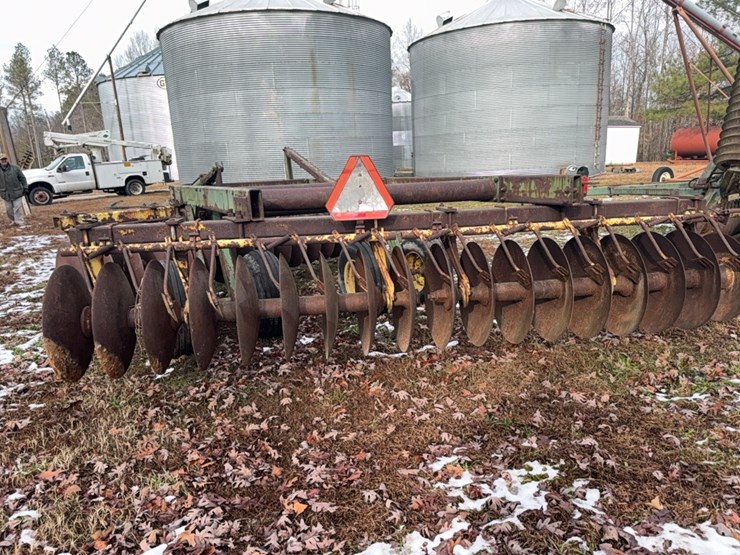 john-deere-340-image-25