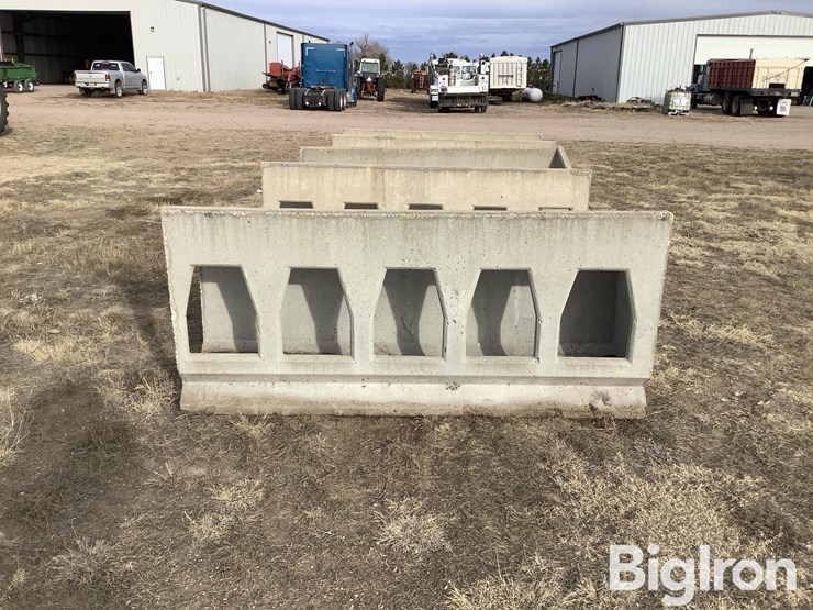 concrete-fenceline-feed-bunks-image-4
