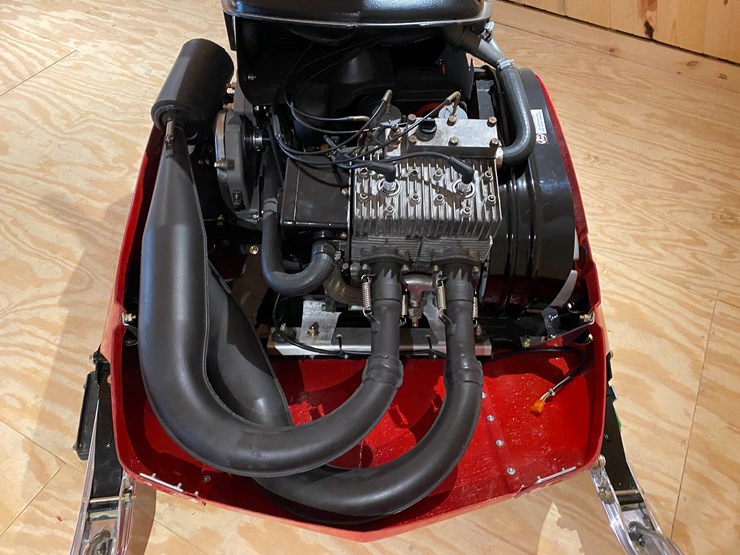 #3776-•-1976-rupp-magnum-440-snowmobile-image-22