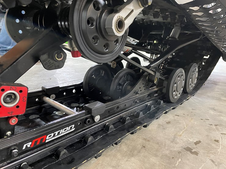 #3799-•-2015-ski-doo-800r-renegade-x-snowmobile-image-17