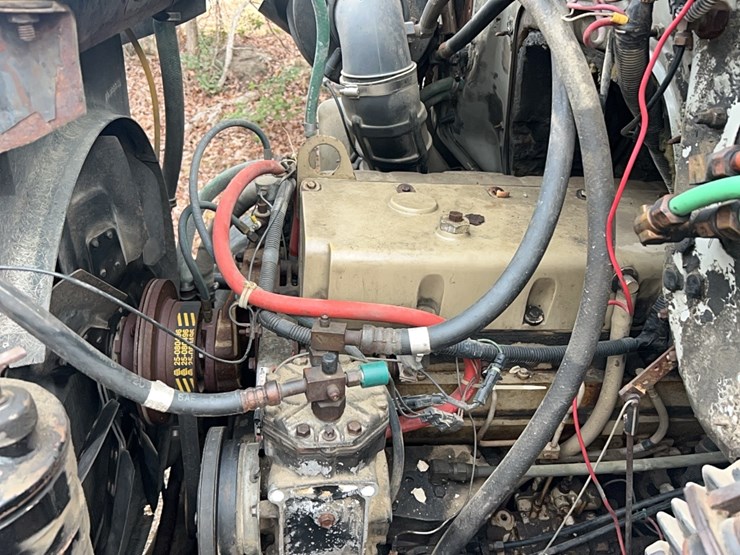 1989--intl-tractor-trailer,-477,369-miles,-diesel-l10-cummings-engine,-title-in-hand;-located-at-7241-roxbury-rd,-charles-city,-va,-please-call-804.837.9940-or-804.651.4404-with-questions-image-30