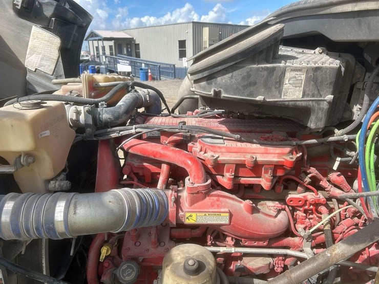 2016-peterbilt-579-image-19