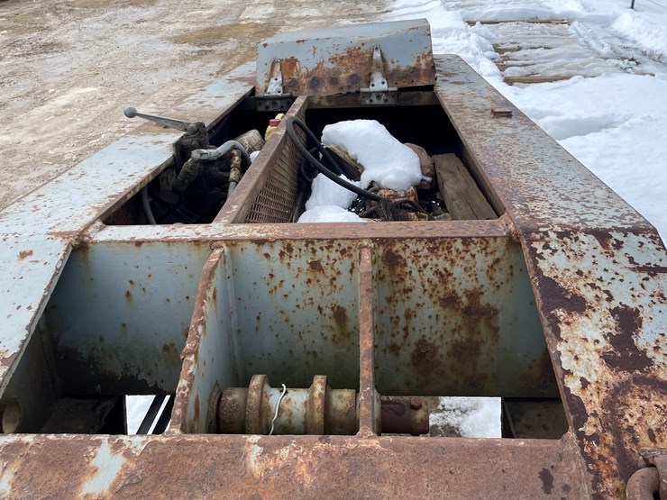 #1012-•-32'-lowboy-semi-trailer-(no-title,-for-parts)-image-41