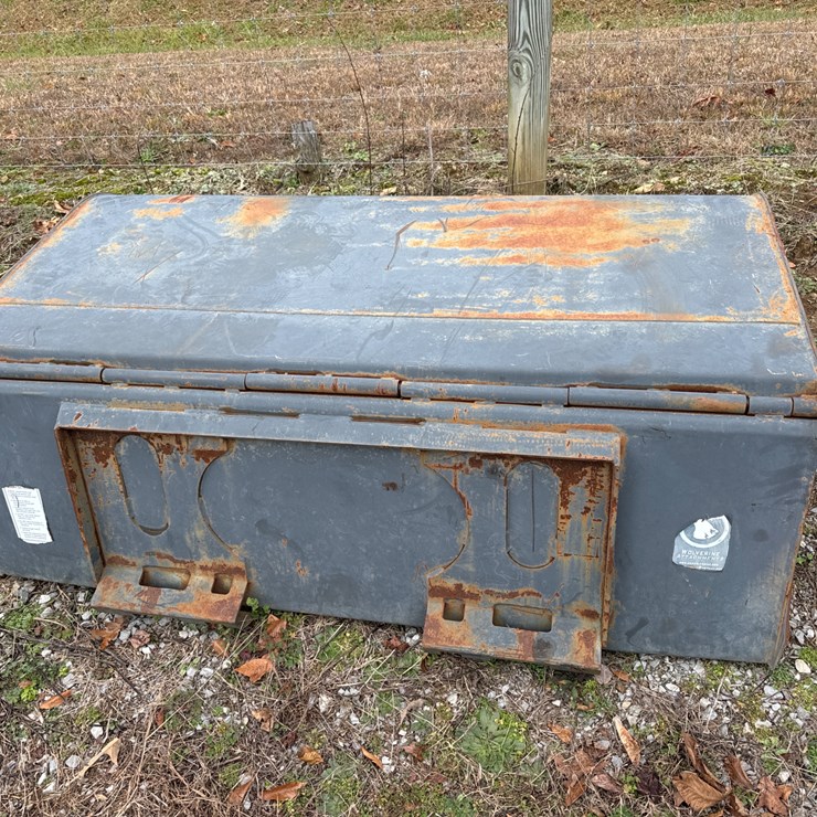 #1009 • Wolverine 72” Quick Attach Broom