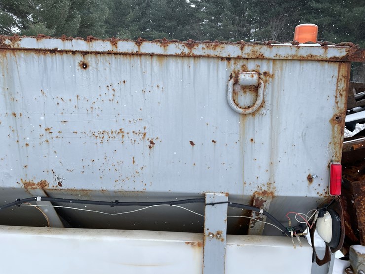 #3773-•-truck-mounted-salter/sander-with-brine-tanks-image-17